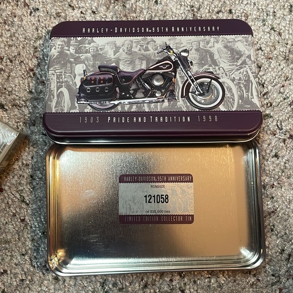 Harley Davidson Motor Cycle 95th Anniversary Limited Edition Playing Cards & Tin - Picture 4 of 5